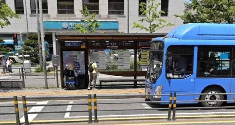 韓國首爾候車亭廣告